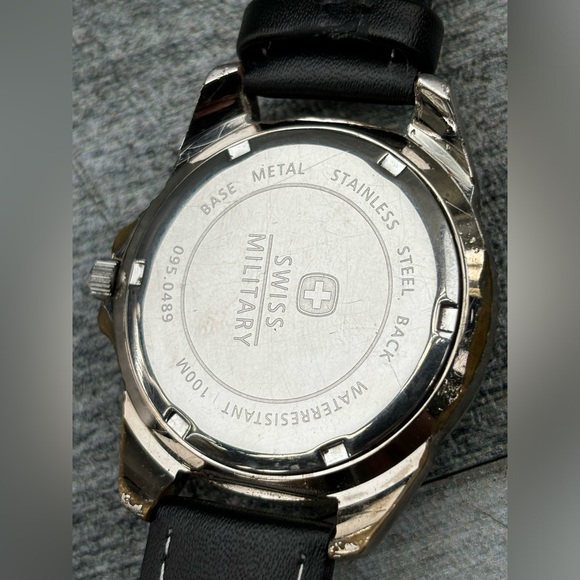 Swiss Military 100 WR Analog Leather Band Wrist Adult Watch 095-0489 Date Works - Picture 10 of 16